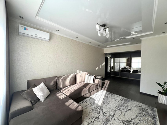 Продам трехкомнатную (3-комн.) квартиру, Южная ул, 27, Новороссийск г