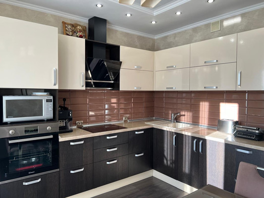 Продам трехкомнатную (3-комн.) квартиру, Южная ул, 27, Новороссийск г