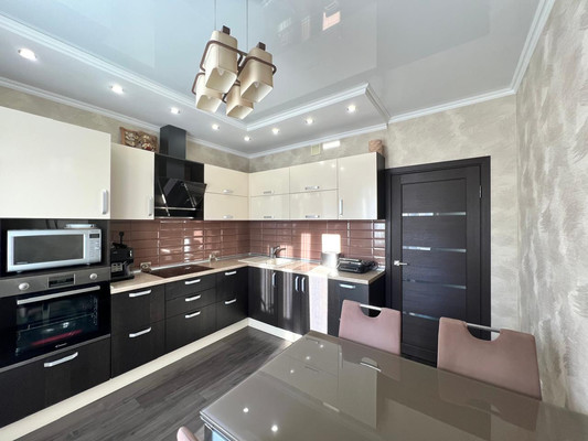 Продам трехкомнатную (3-комн.) квартиру, Южная ул, 27, Новороссийск г