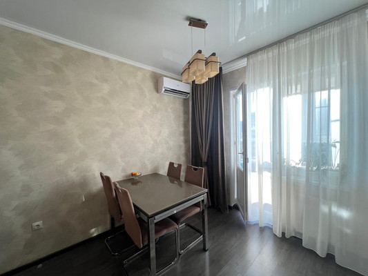 Продам трехкомнатную (3-комн.) квартиру, Южная ул, 27, Новороссийск г