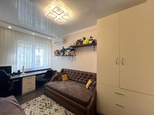 Продам трехкомнатную (3-комн.) квартиру, Южная ул, 27, Новороссийск г