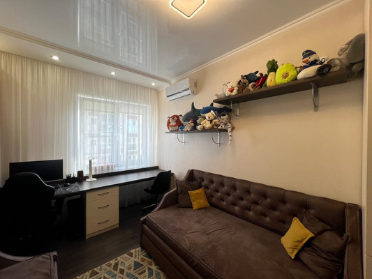 Продам трехкомнатную (3-комн.) квартиру, Южная ул, 27, Новороссийск г