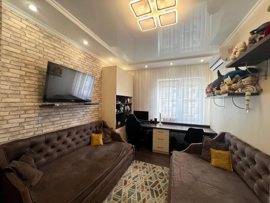 Продам трехкомнатную (3-комн.) квартиру, Южная ул, 27, Новороссийск г