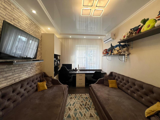 Продам трехкомнатную (3-комн.) квартиру, Южная ул, 27, Новороссийск г