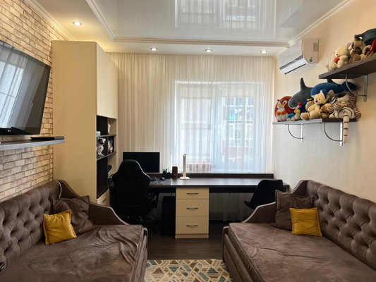 Продам трехкомнатную (3-комн.) квартиру, Южная ул, 27, Новороссийск г