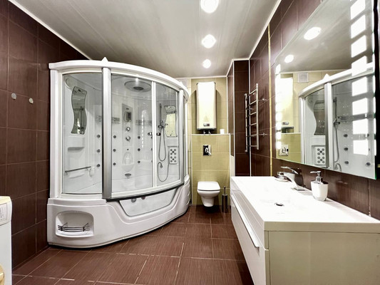 Продам трехкомнатную (3-комн.) квартиру, Чистопольская ул, 70, Казань г