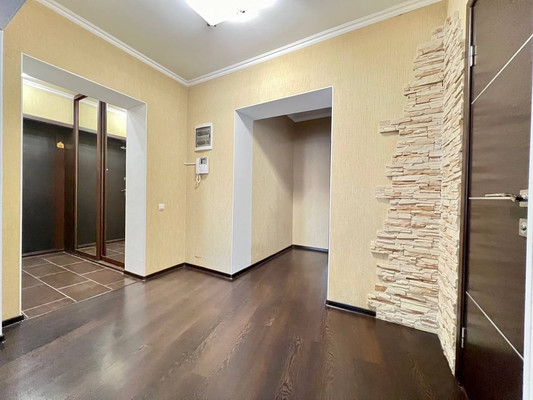 Продам трехкомнатную (3-комн.) квартиру, Чистопольская ул, 70, Казань г