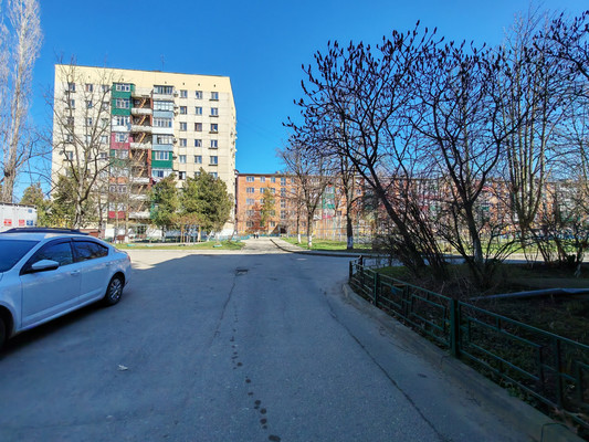 Продам трехкомнатную (3-комн.) квартиру, Димитрова ул, 11к4, Майкоп г