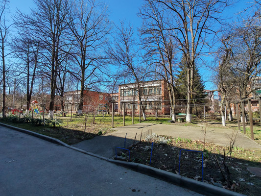 Продам трехкомнатную (3-комн.) квартиру, Димитрова ул, 11к4, Майкоп г