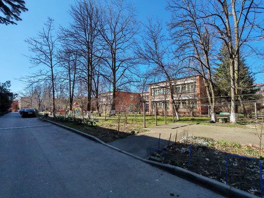 Продам трехкомнатную (3-комн.) квартиру, Димитрова ул, 11к4, Майкоп г