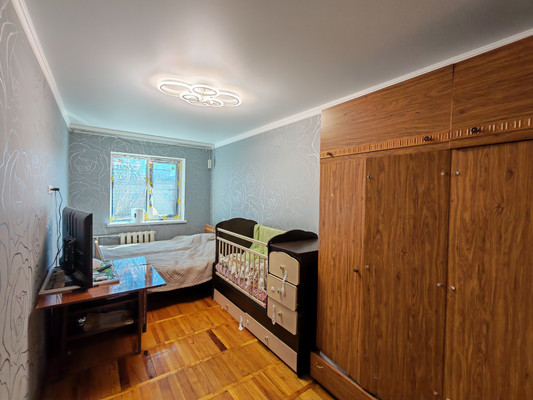 Продам трехкомнатную (3-комн.) квартиру, Димитрова ул, 11к4, Майкоп г