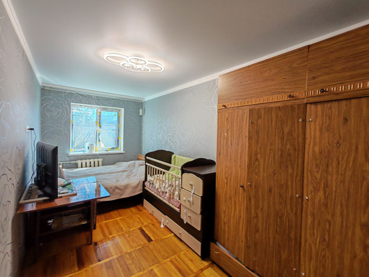 Продам трехкомнатную (3-комн.) квартиру, Димитрова ул, 11к4, Майкоп г