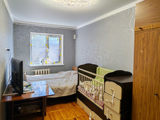 Продам трехкомнатную (3-комн.) квартиру, Димитрова ул, 11к4, Майкоп г