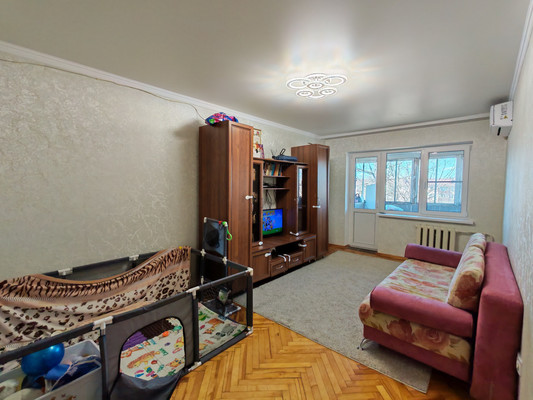 Продам трехкомнатную (3-комн.) квартиру, Димитрова ул, 11к4, Майкоп г