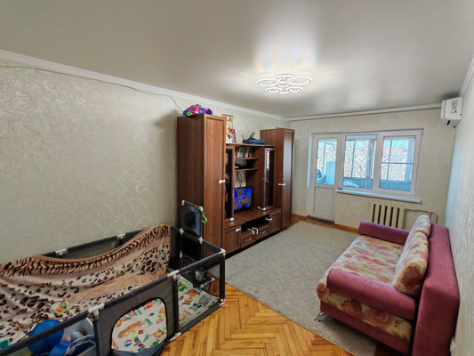 Продам трехкомнатную (3-комн.) квартиру, Димитрова ул, 11к4, Майкоп г