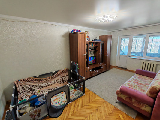 Продам трехкомнатную (3-комн.) квартиру, Димитрова ул, 11к4, Майкоп г