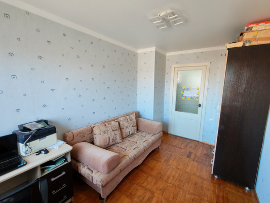 Продам трехкомнатную (3-комн.) квартиру, Димитрова ул, 11к4, Майкоп г