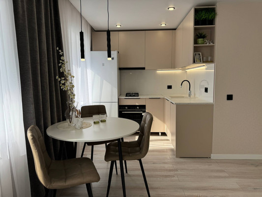 Продам двухкомнатную (2-комн.) квартиру, Интернациональный пр-кт, 30, Комсомольск-на-Амуре г