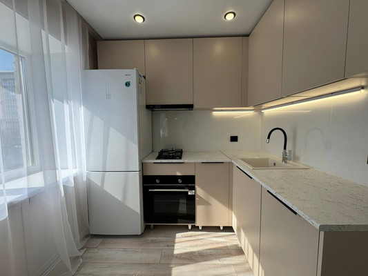 Продам двухкомнатную (2-комн.) квартиру, Интернациональный пр-кт, 30, Комсомольск-на-Амуре г