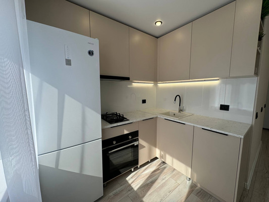 Продам двухкомнатную (2-комн.) квартиру, Интернациональный пр-кт, 30, Комсомольск-на-Амуре г