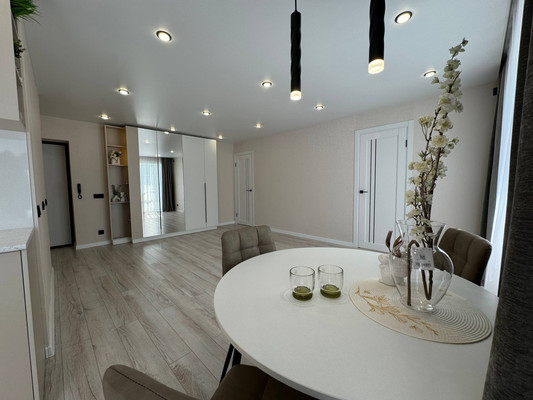 Продам двухкомнатную (2-комн.) квартиру, Интернациональный пр-кт, 30, Комсомольск-на-Амуре г