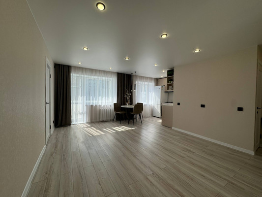 Продам двухкомнатную (2-комн.) квартиру, Интернациональный пр-кт, 30, Комсомольск-на-Амуре г