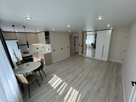 Продам двухкомнатную (2-комн.) квартиру, Интернациональный пр-кт, 30, Комсомольск-на-Амуре г