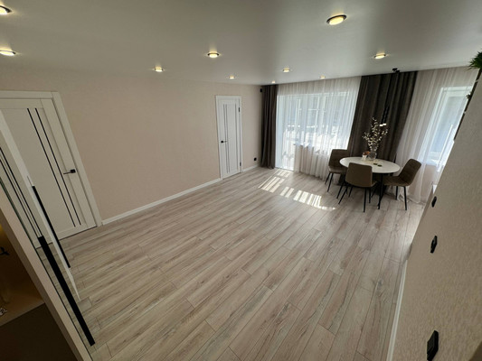 Продам двухкомнатную (2-комн.) квартиру, Интернациональный пр-кт, 30, Комсомольск-на-Амуре г