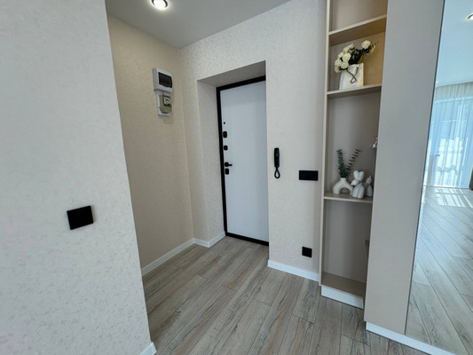 Продам двухкомнатную (2-комн.) квартиру, Интернациональный пр-кт, 30, Комсомольск-на-Амуре г