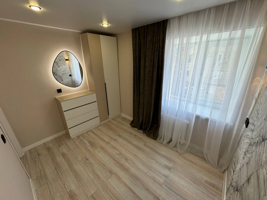 Продам двухкомнатную (2-комн.) квартиру, Интернациональный пр-кт, 30, Комсомольск-на-Амуре г