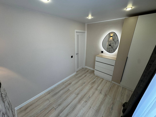 Продам двухкомнатную (2-комн.) квартиру, Интернациональный пр-кт, 30, Комсомольск-на-Амуре г