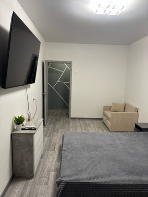 Сдам однокомнатную (1-комн.) квартиру, Самаровская ул, 6к2, Ханты-Мансийск г