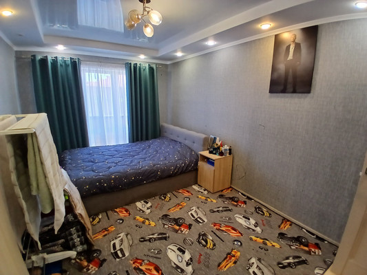 Продам трехкомнатную (3-комн.) квартиру, Ветеранов ул, 1, Дунай п