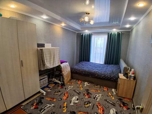 Продам трехкомнатную (3-комн.) квартиру, Ветеранов ул, 1, Дунай п