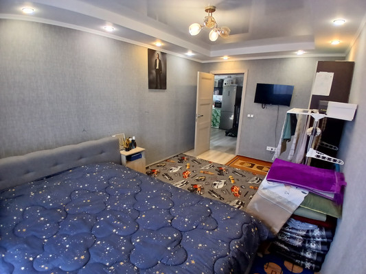 Продам трехкомнатную (3-комн.) квартиру, Ветеранов ул, 1, Дунай п