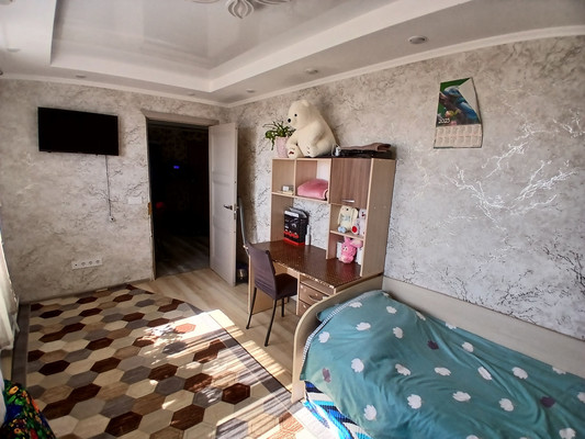 Продам трехкомнатную (3-комн.) квартиру, Ветеранов ул, 1, Дунай п