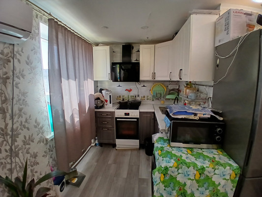 Продам трехкомнатную (3-комн.) квартиру, Ветеранов ул, 1, Дунай п