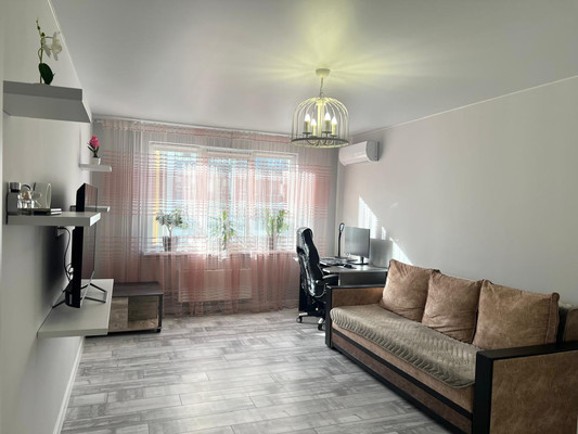 Продам двухкомнатную (2-комн.) квартиру, Ленина пр-кт, 107, Новороссийск г