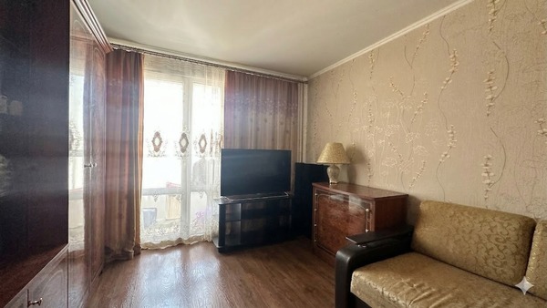 Продам трехкомнатную (3-комн.) квартиру, 1-я Нововатутинская ул, 5, Десеновское п