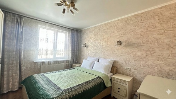 Продам трехкомнатную (3-комн.) квартиру, 1-я Нововатутинская ул, 5, Десеновское п