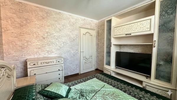 Продам трехкомнатную (3-комн.) квартиру, 1-я Нововатутинская ул, 5, Десеновское п