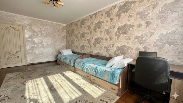 Продам трехкомнатную (3-комн.) квартиру, 1-я Нововатутинская ул, 5, Десеновское п