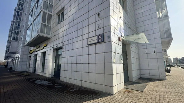 Продам трехкомнатную (3-комн.) квартиру, 1-я Нововатутинская ул, 5, Десеновское п