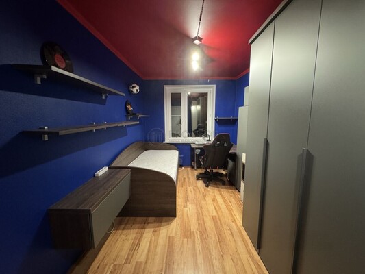 Продам трехкомнатную (3-комн.) квартиру, Шипиловская ул, 10, Москва г