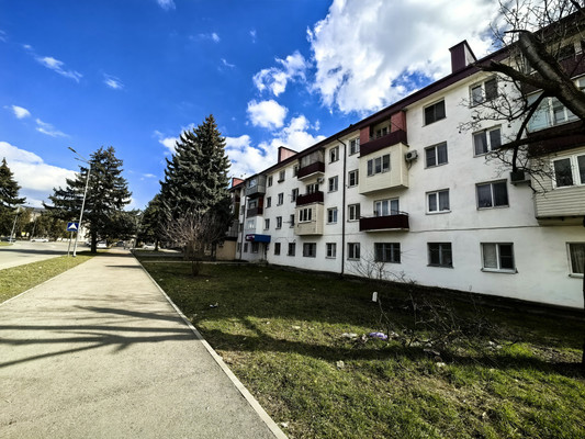 Продам трехкомнатную (3-комн.) квартиру, Кабардинская ул, 135, Нарткала г