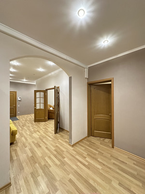 Сдам трехкомнатную (3-комн.) квартиру, 9-я Советская ул, 5, Санкт-Петербург г