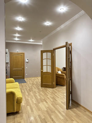 Сдам трехкомнатную (3-комн.) квартиру, 9-я Советская ул, 5, Санкт-Петербург г