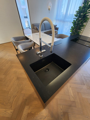 Продам трехкомнатную (3-комн.) квартиру, 1-я Ватутинская ул, 12к2, Десеновское п