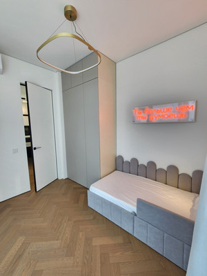 Продам трехкомнатную (3-комн.) квартиру, 1-я Ватутинская ул, 12к2, Десеновское п