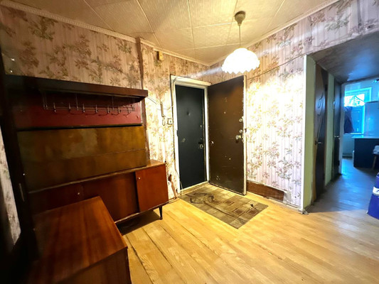 Продам трехкомнатную (3-комн.) квартиру, Центральная ул, 4, Птичное п